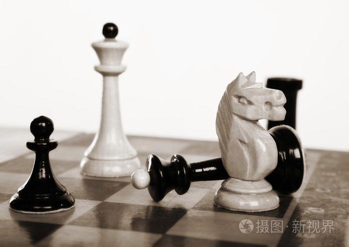 Người đi đường thót tim vì sắt từ rơ-mooc xe đầu kéo rơi ầm ầm xuống đường -0